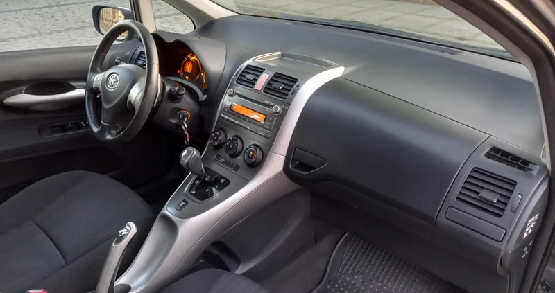 Toyota Auris cena 19900 przebieg: 139970, rok produkcji 2007 z Starachowice małe 137